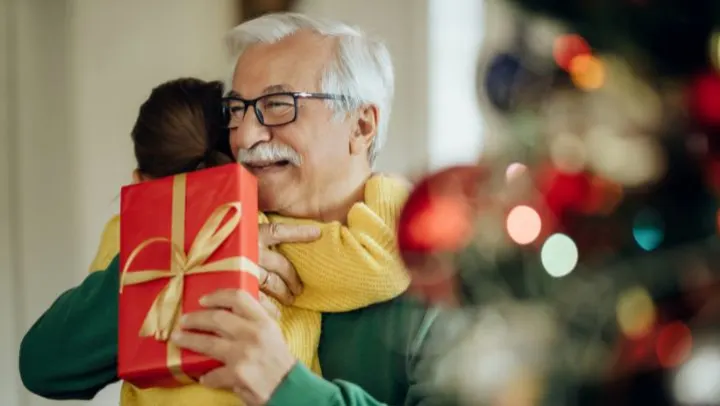 How to Connect with Your Loved One with Alzheimer’s This Holiday Season