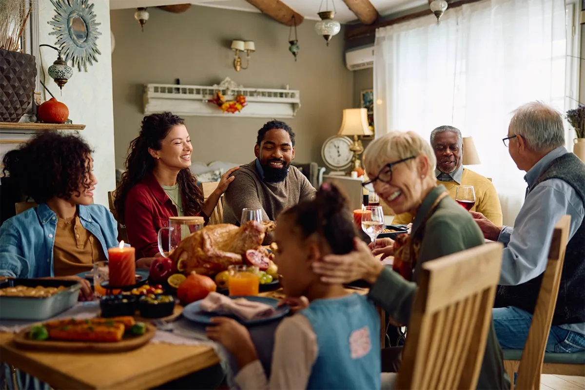 How to Engage a Loved One with Dementia During Thanksgiving Festivities