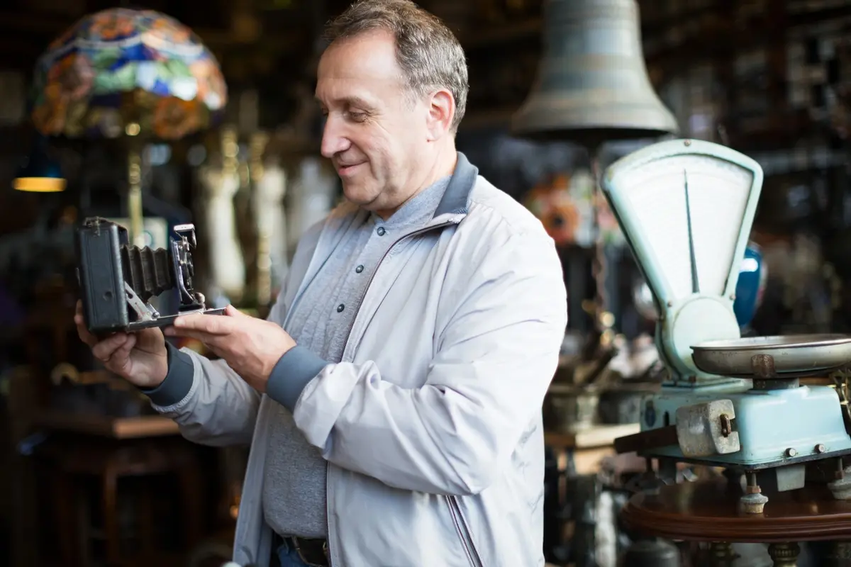 reminiscence-therapy-activity-man-holding-vintage-camera